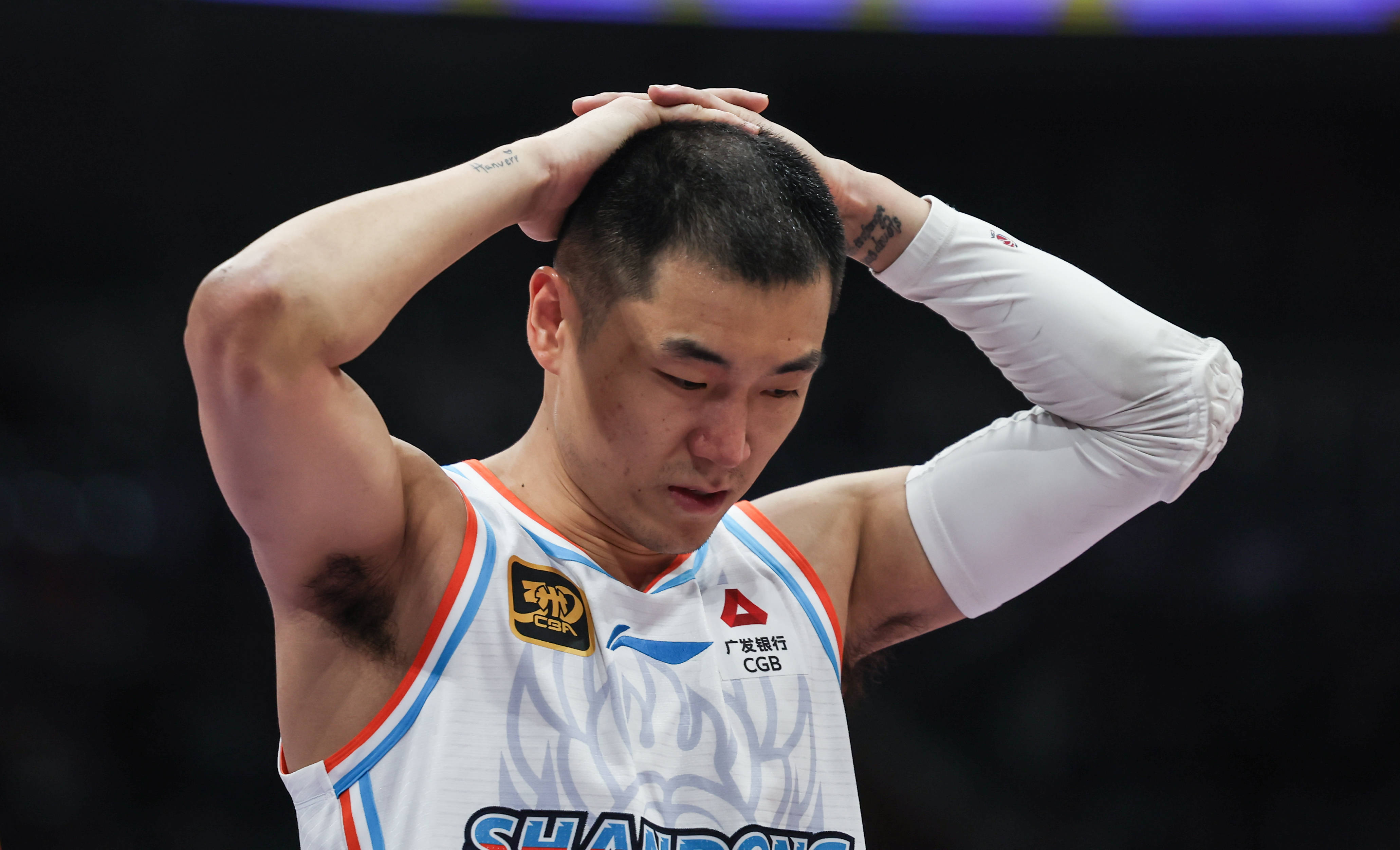 鲁媒:高诗岩批陶汉林引争议 更衣室问题请关门解决